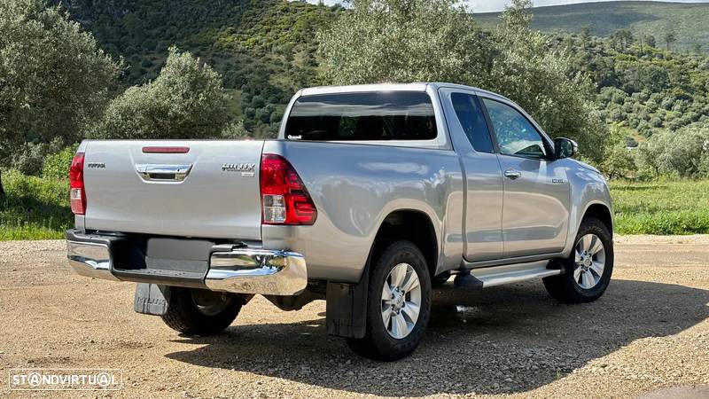 Toyota Hilux 2.4 D-4D 4WD Tracker - 4