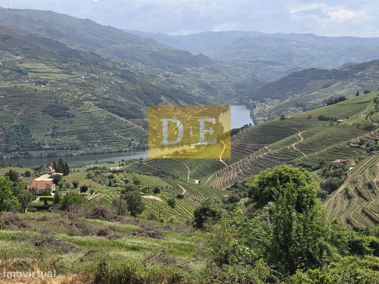 Terreno em Vila Marim com Vistas Deslumbrantes sobre o Rio Douro-0