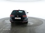 Volkswagen Passat - 15