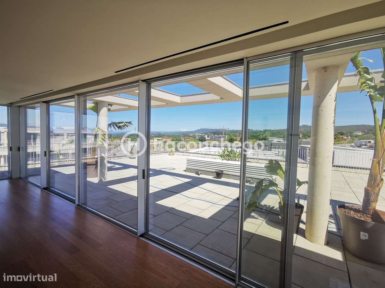 Penthouse T4 de Luxo em Barcelinhos – Totalmente Equipada com equipame-11