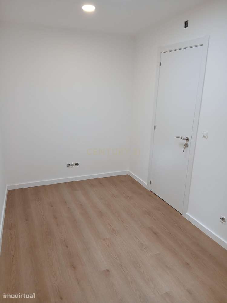 Moradia T2 Renovada em Valada – Conforto e Investimento junto ao Rio T-4