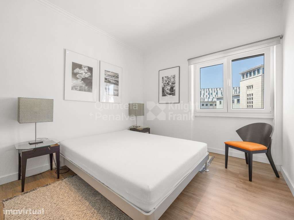 Apartamento T2 renovado com varanda em Arroios-19