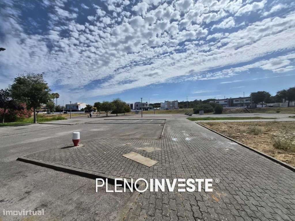 Apartamento T2 em Excelente Estado de Conservação em Palhais-3