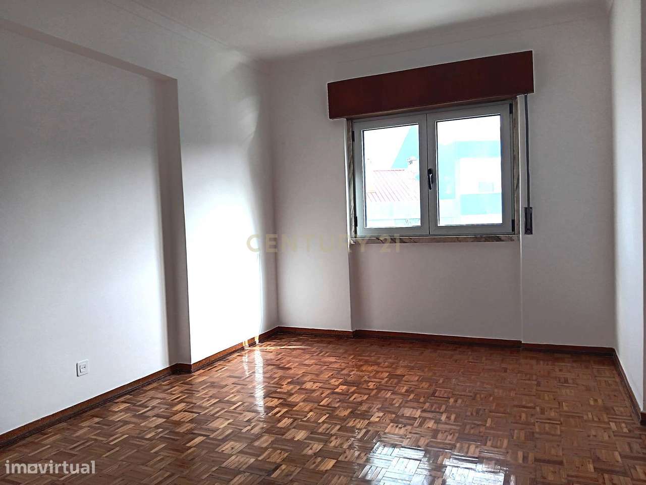 T2 Central e Luminoso a 13 Minutos a pé da Estação da CP da Amadora - Grande imagem: 5/14