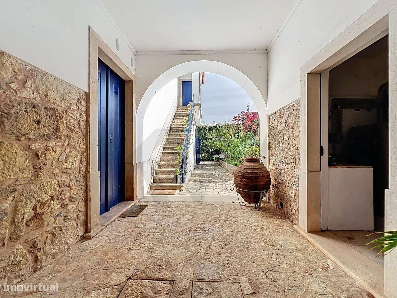 Chalet / Casa Senhorial | Património Arquitetónico | Centro de Alvaiáz - Grande imagem: 4/60