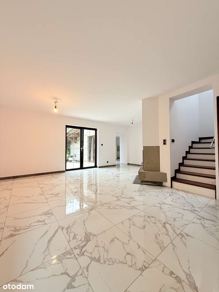 Przytulny dom z dużą działką w Klaudynie – idealny na rodzinne życie-1