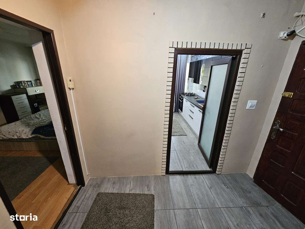 Vand ap cu 3 camere zona Posta 4-12