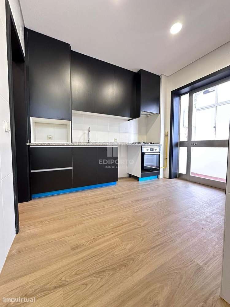 Apartamento T3 totalmente renovado no centro de Rio Tinto-11