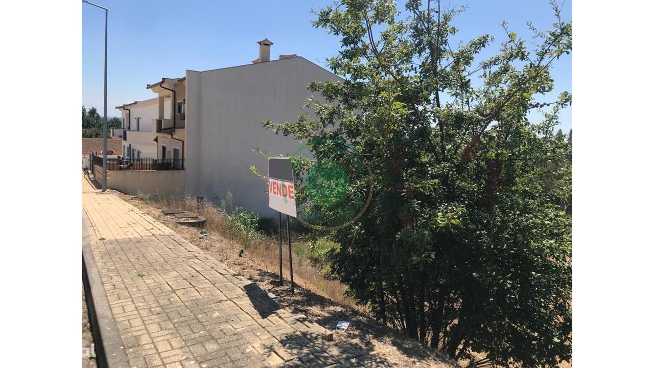 Terreno com 412 m2 em Coimbra