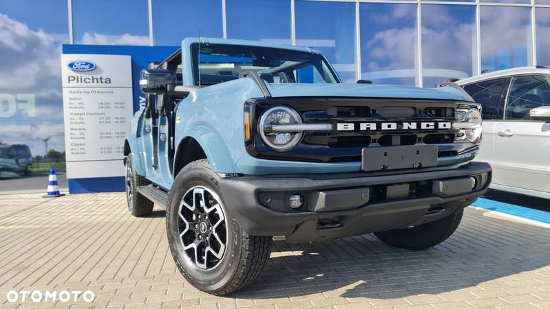 Ford Bronco - 3