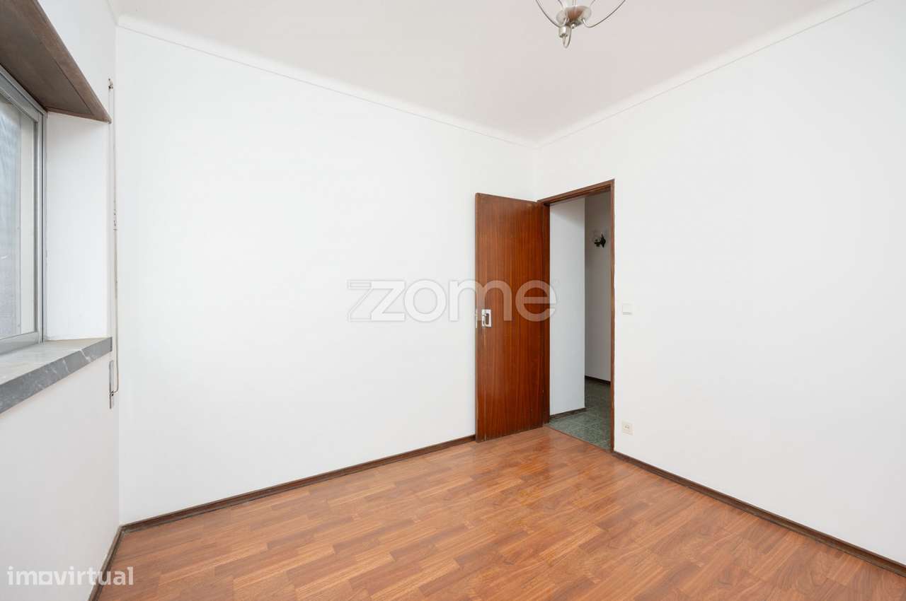 Apartamento T2 no Centro de Porto de Mós-4