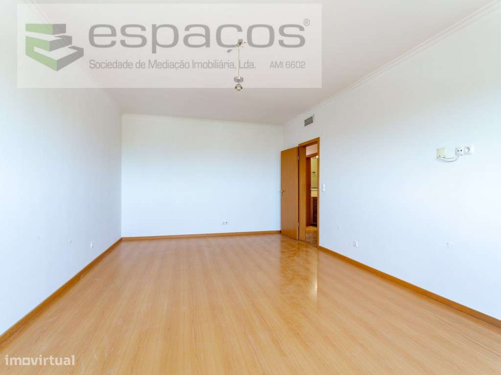 T2 na Quinta da Parreirinha, Vista rio, Parqueamento e arrecadação-5