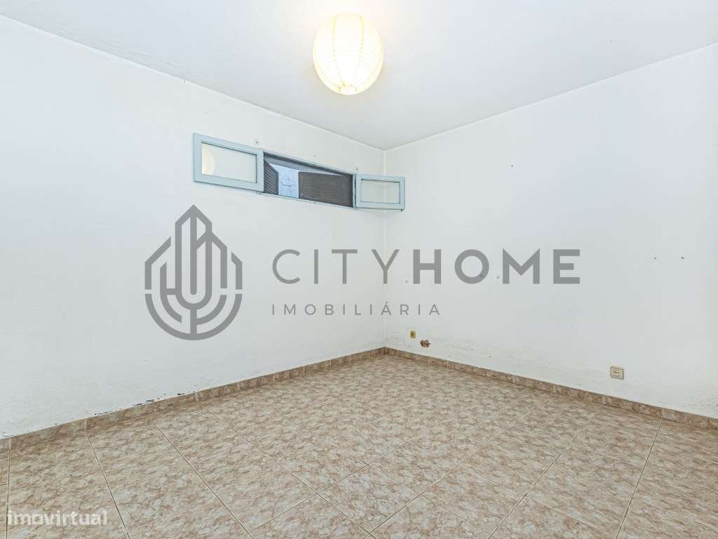 Moradia T2 +1 com garagem e espaço exterior-15