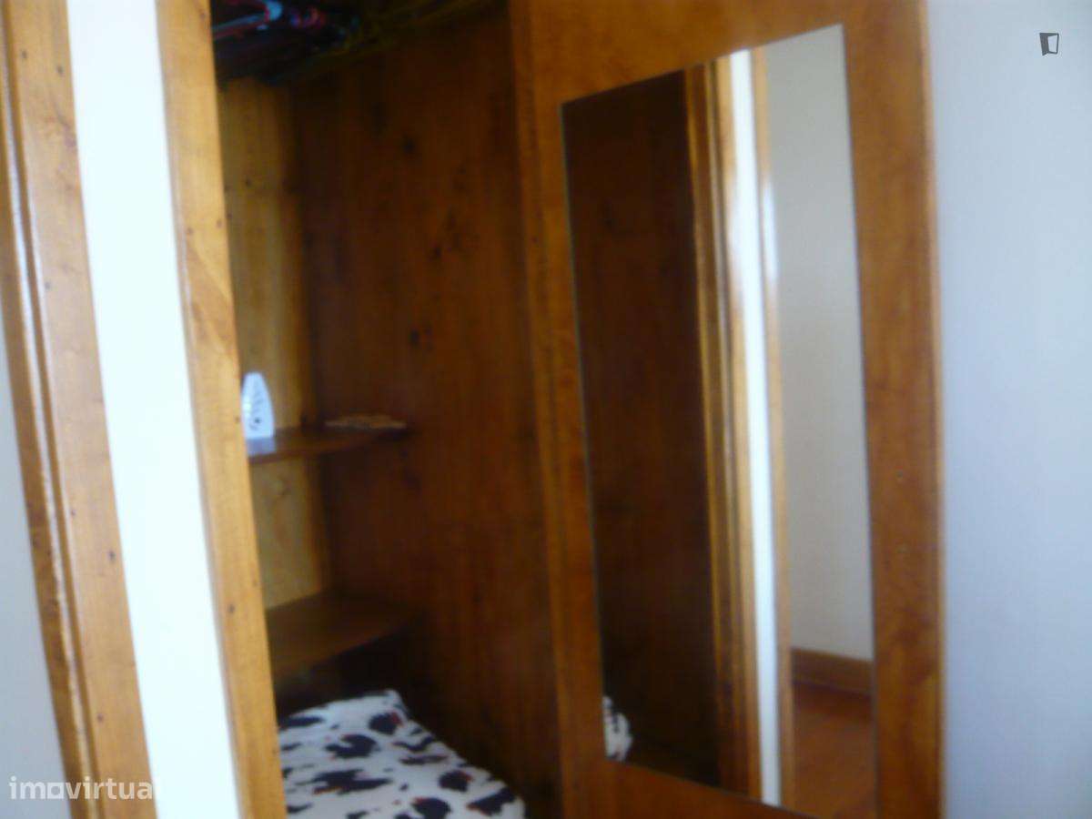 Quarto - localizado em  Coimbra - Grande imagem: 5/6
