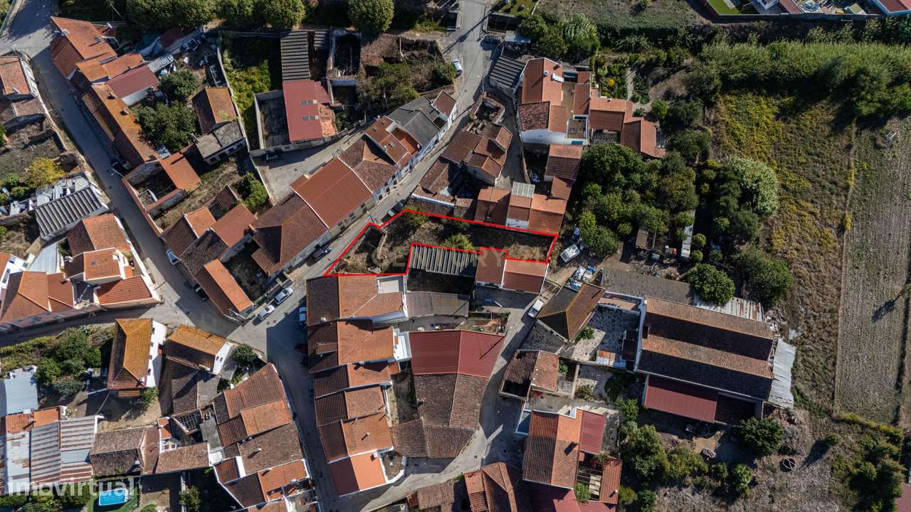 Prédio Urbano em Ruína em Labrugeira-30