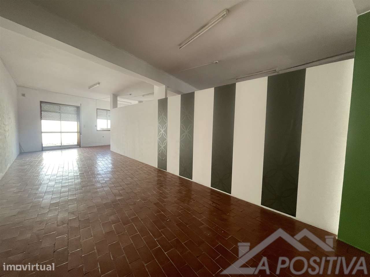 Loja  Venda em Oliveira de Azeméis, Santiago de Riba-Ul, Ul, Macinhata-3