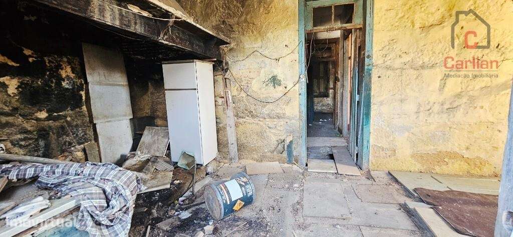 CONJUNTO DE 2 MORADIAS EM GULPILHARES-25