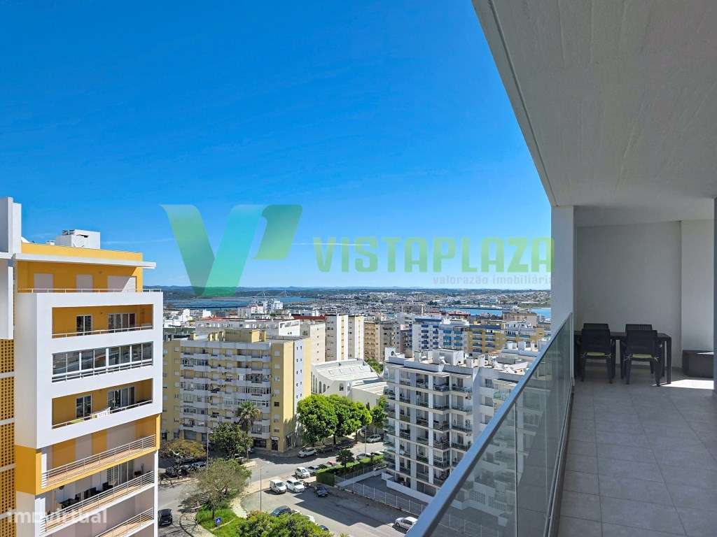 Apartamento Duplex com Terraço e Vista Panorâmica, piscina e garage...-26