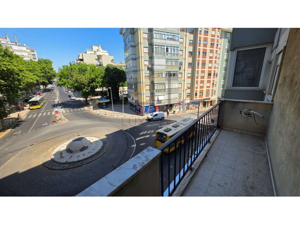 T3 Benfica - remodelado com varanda e prédio com 2 elevadores-4