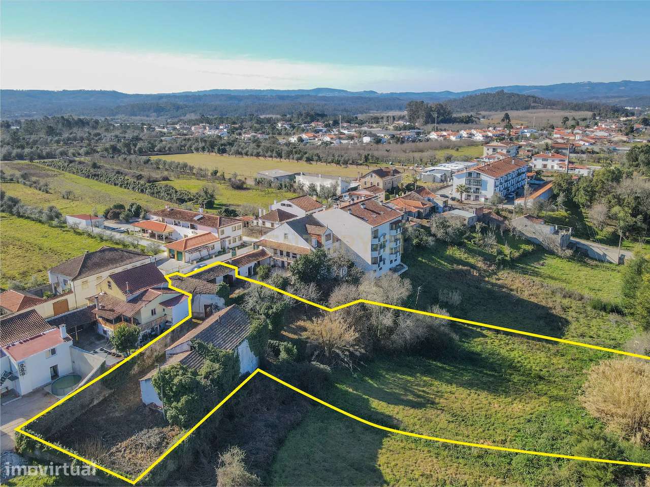 Quinta com lagar, telheiro, pátio, arrumos, terreno e poço numa locali - Grande imagem: 5/24