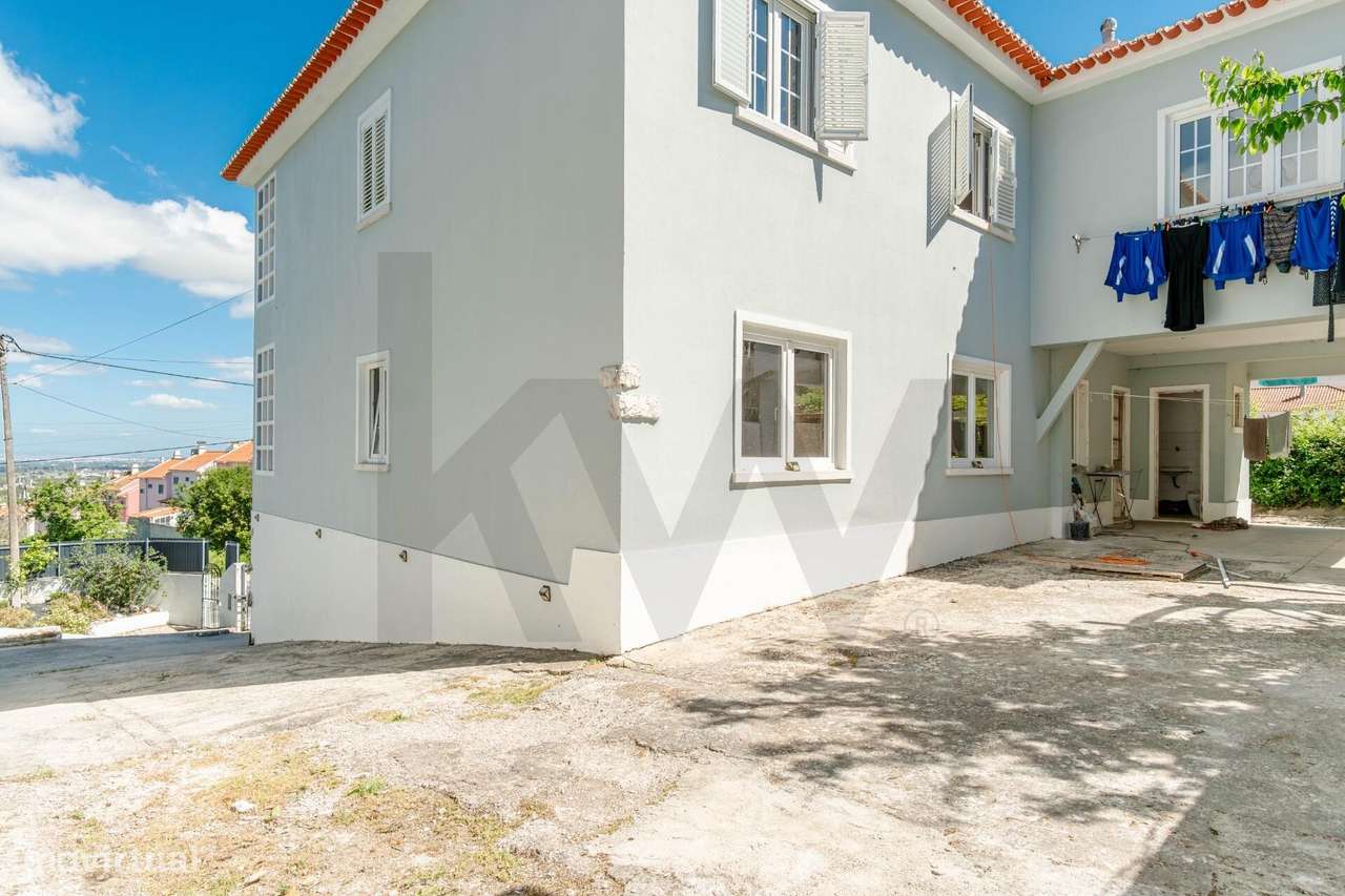 EXCLUSIVO - Moradia bifamiliar T6 com potencial único de rentabilidade-48
