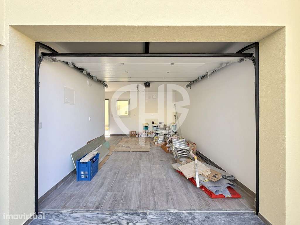 Moradia de Luxo T4 C/ Piscina e Box // Em Construção-49