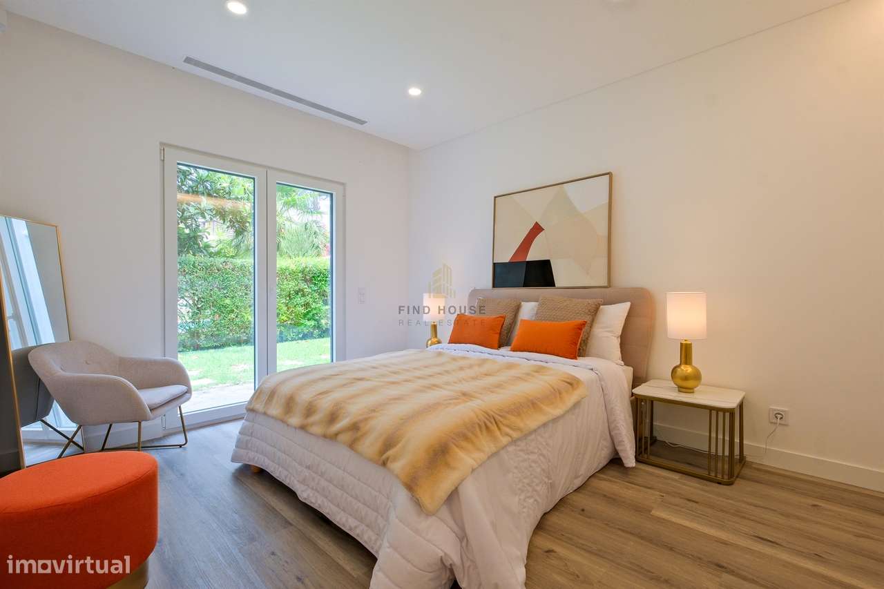 Moradia T4 de Luxo Totalmente Remodelada na Herdade da Aroeira-33