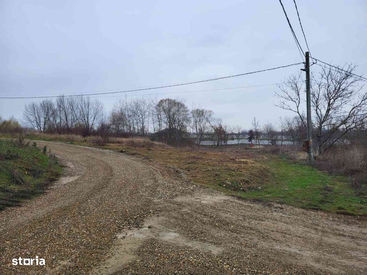 Teren intravilan 647 mp, cu utilități- Paleu-1