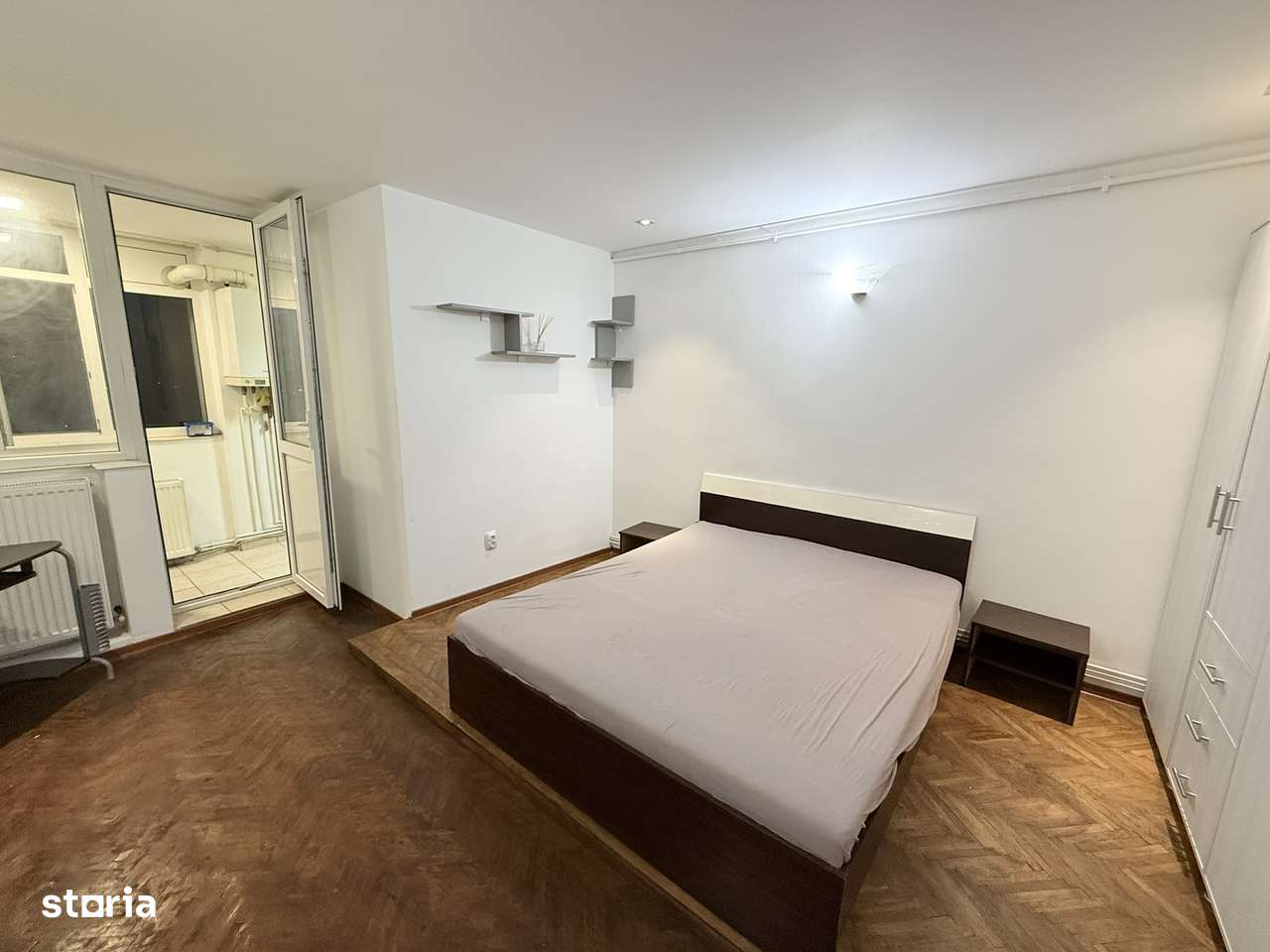 De inchiriat, pozitie excelenta, Podul de Piatra-1