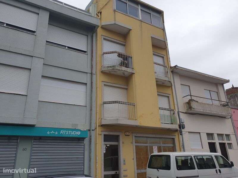 Apartamento T2 com 111 m2 no Porto-1