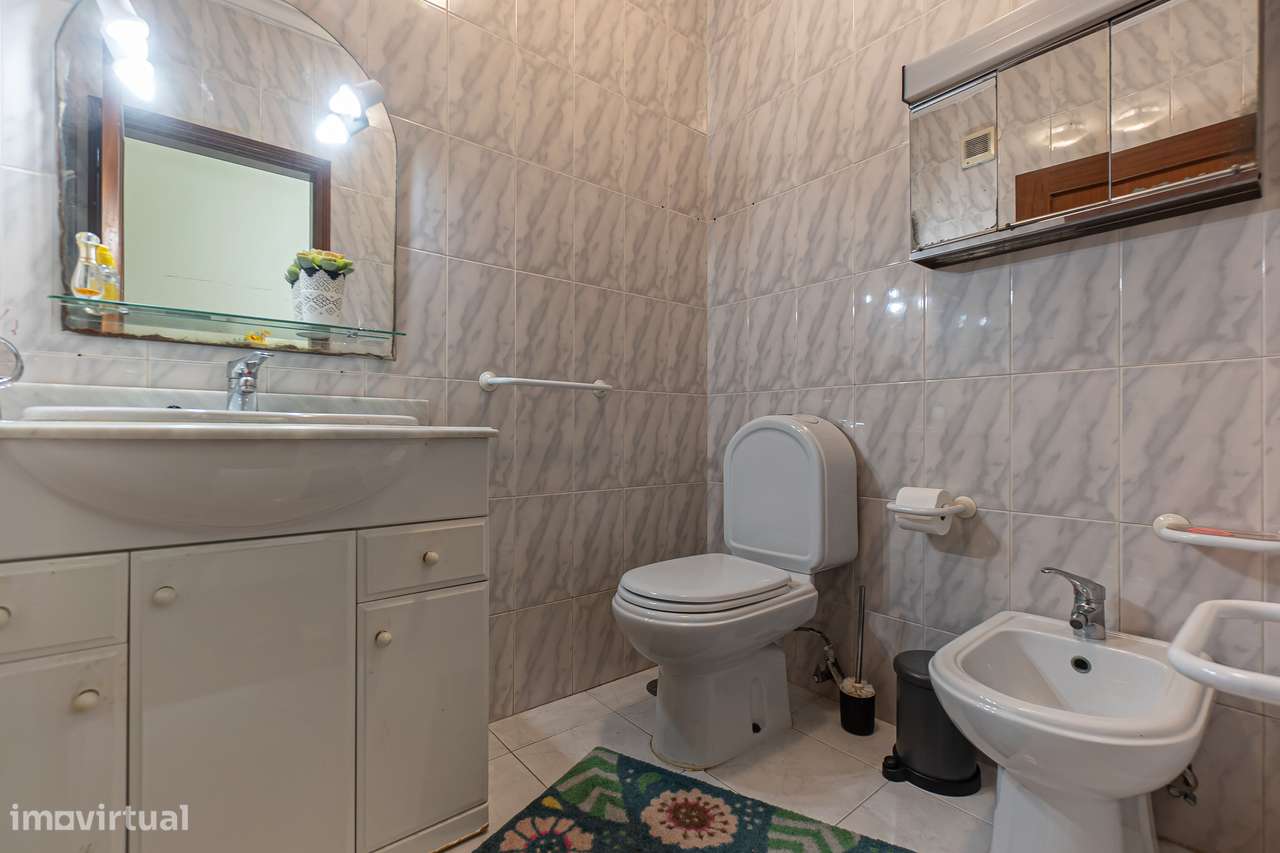 T2+1 com varanda e lugar de garagem em Oliveira do Douro-20