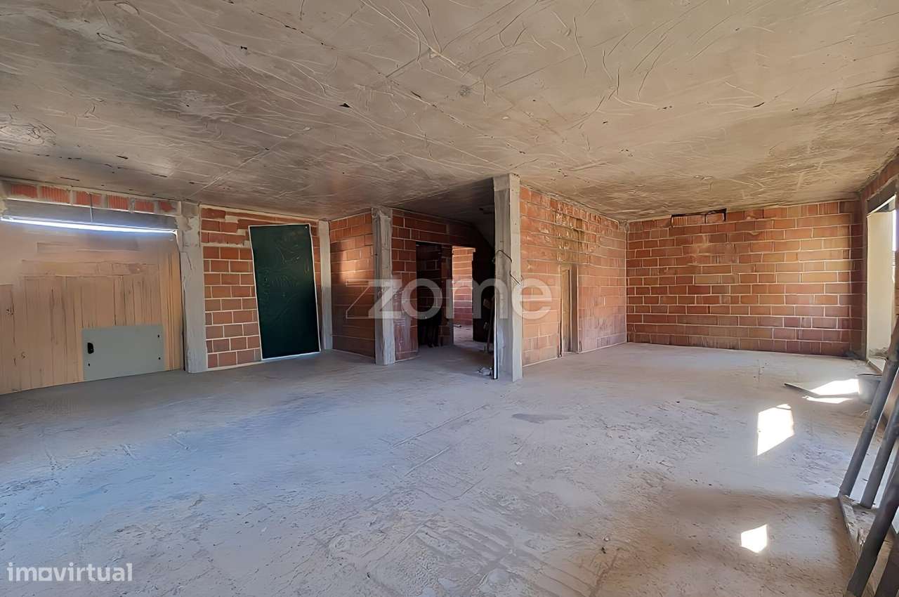 Terreno com Moradia T5 em Construção, Ramada, Odivelas - Grande imagem: 3/39