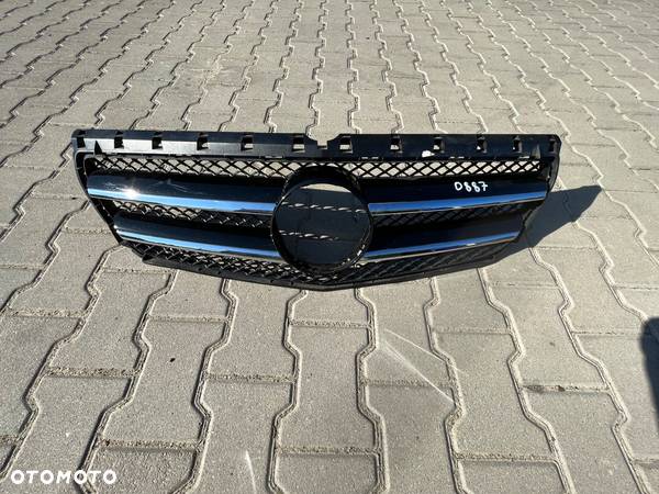 Atrapa Grill Mercedes B W246 - 1