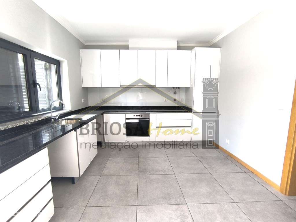 Moradia T3 em Vila Nova de Poiares-15