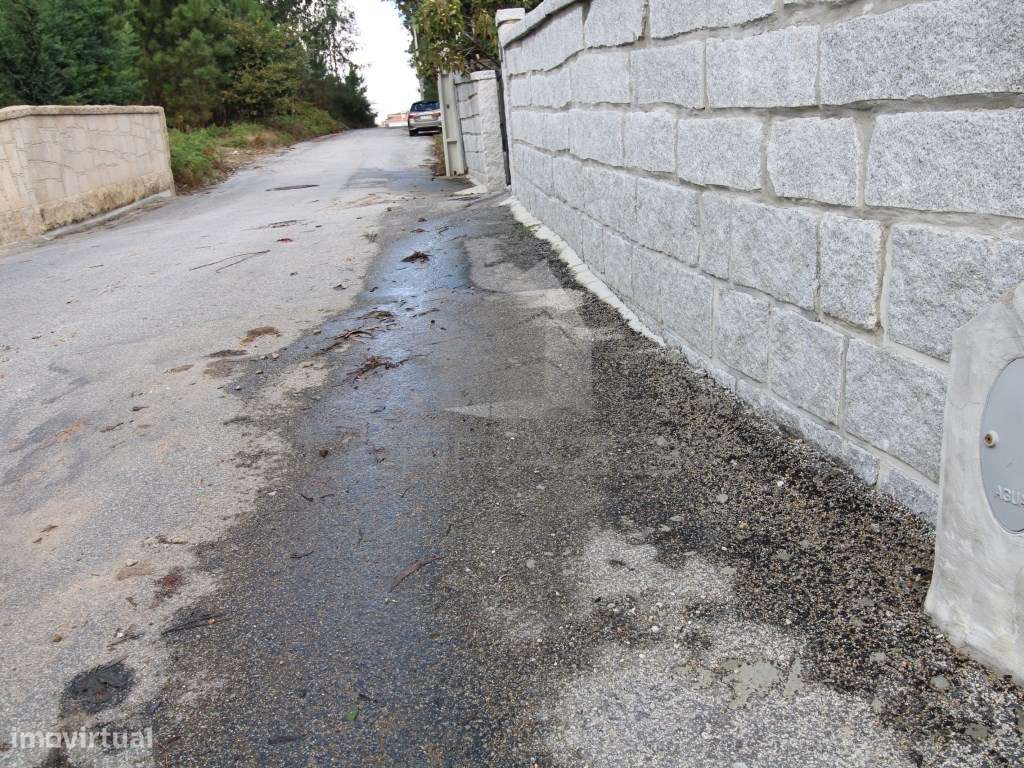 Terreno Misto de 2023m² com Infraestruturas e Ótima Localização - Grande imagem: 5/16