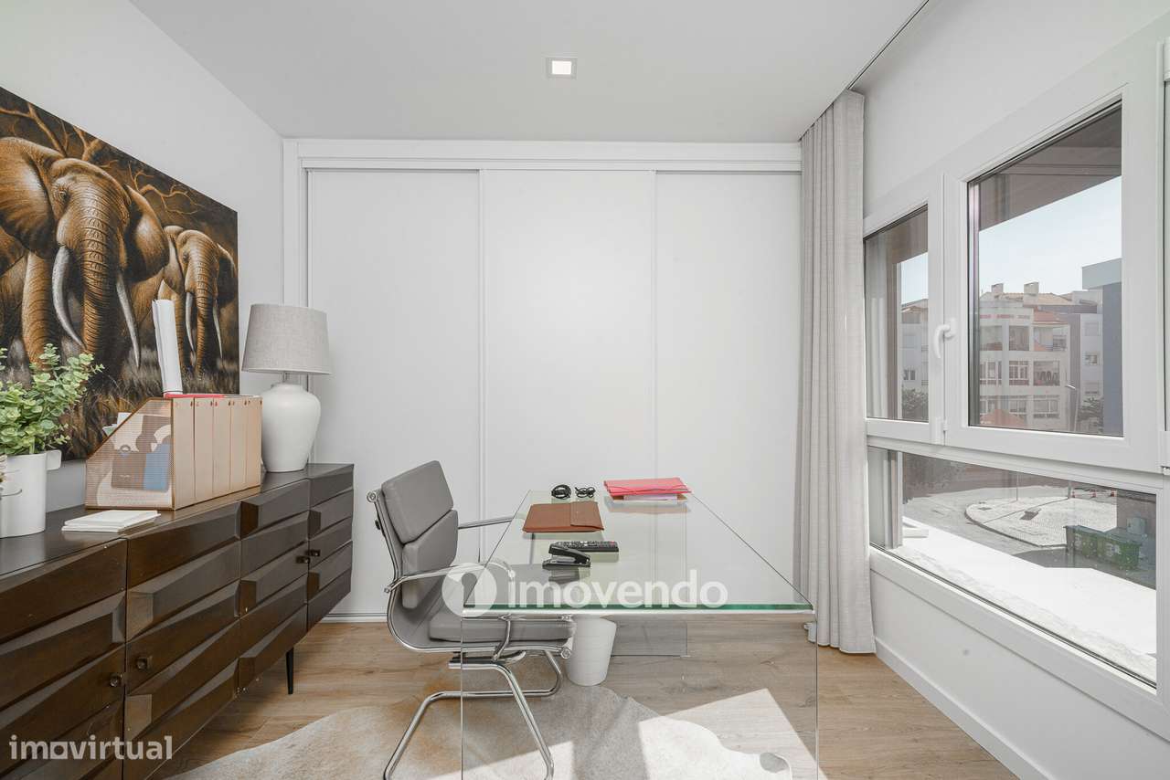 Moradia T3+1 moderna, com piscina e garagem, na Caparica-29