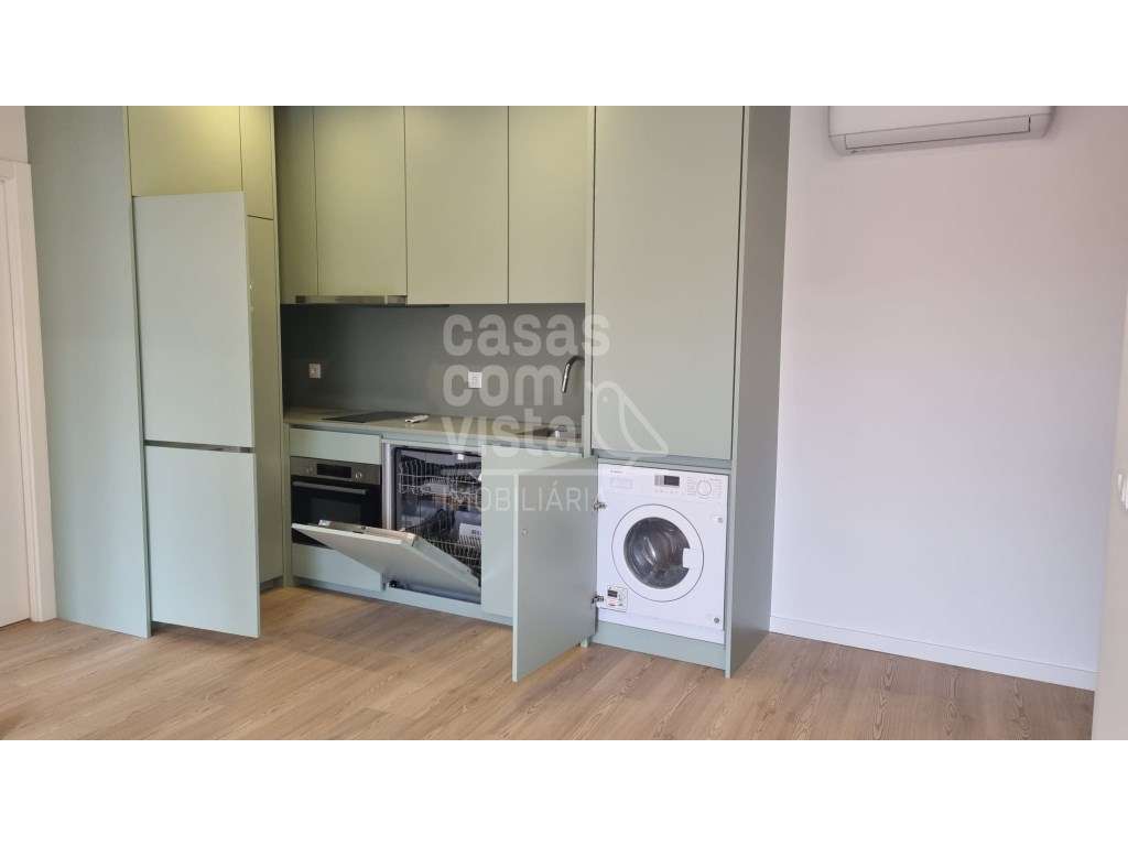 Apartamento T1 no Centro de Leiria Elegância Urbana, Design Moderno...-7