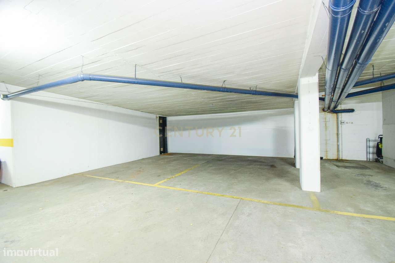 T2 com varanda, garagem e arrecadação – Cascais | Rua João Infante-30