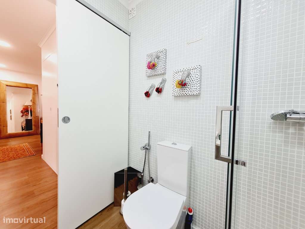 Vende-se T2 com ótima vista de mar-14