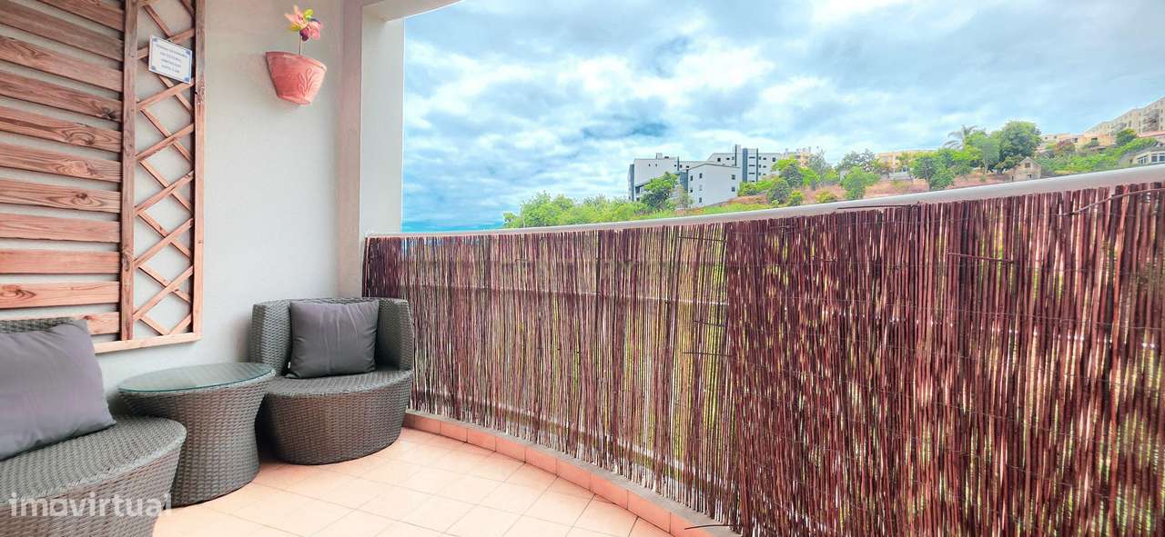 Apartamento T2 Renovado em Santo António-10