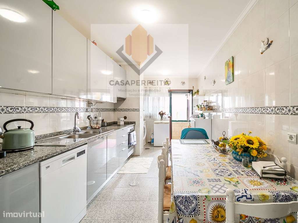 Apartamento T3 Como Novo com Varandas e Box - a 1500 metros da Prai...-9