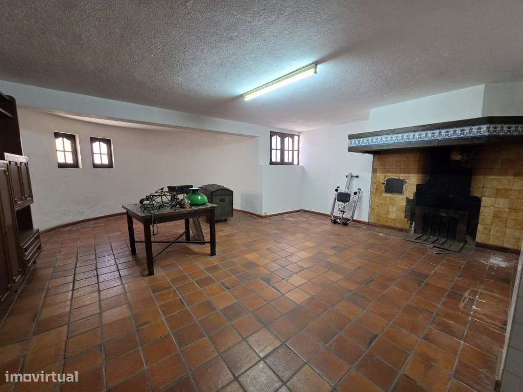 Moradia T5 com Garagem e Jardim | Centro de Elvas-31