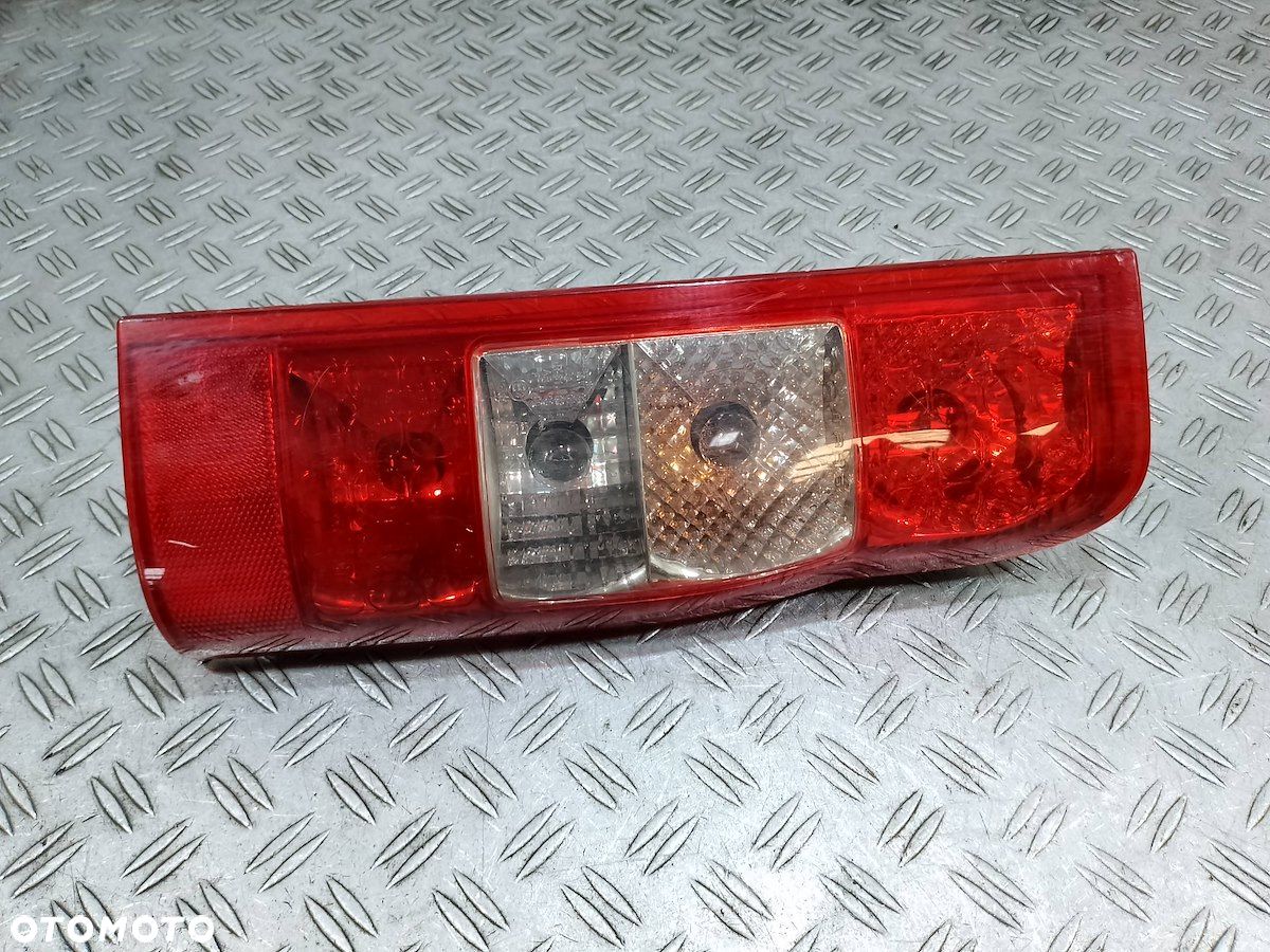 LAMPA TYLNA PRAWA FORD TRANSIT MK7 - 1