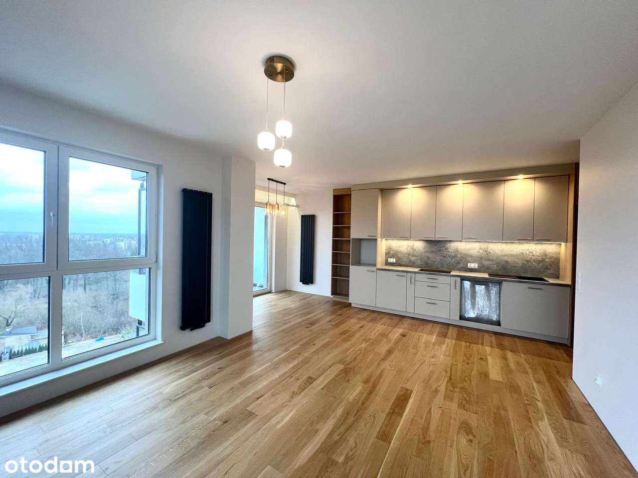 Wysoki standard pod klucz, 3 pokoje z balkonem i klimatyzacją-1