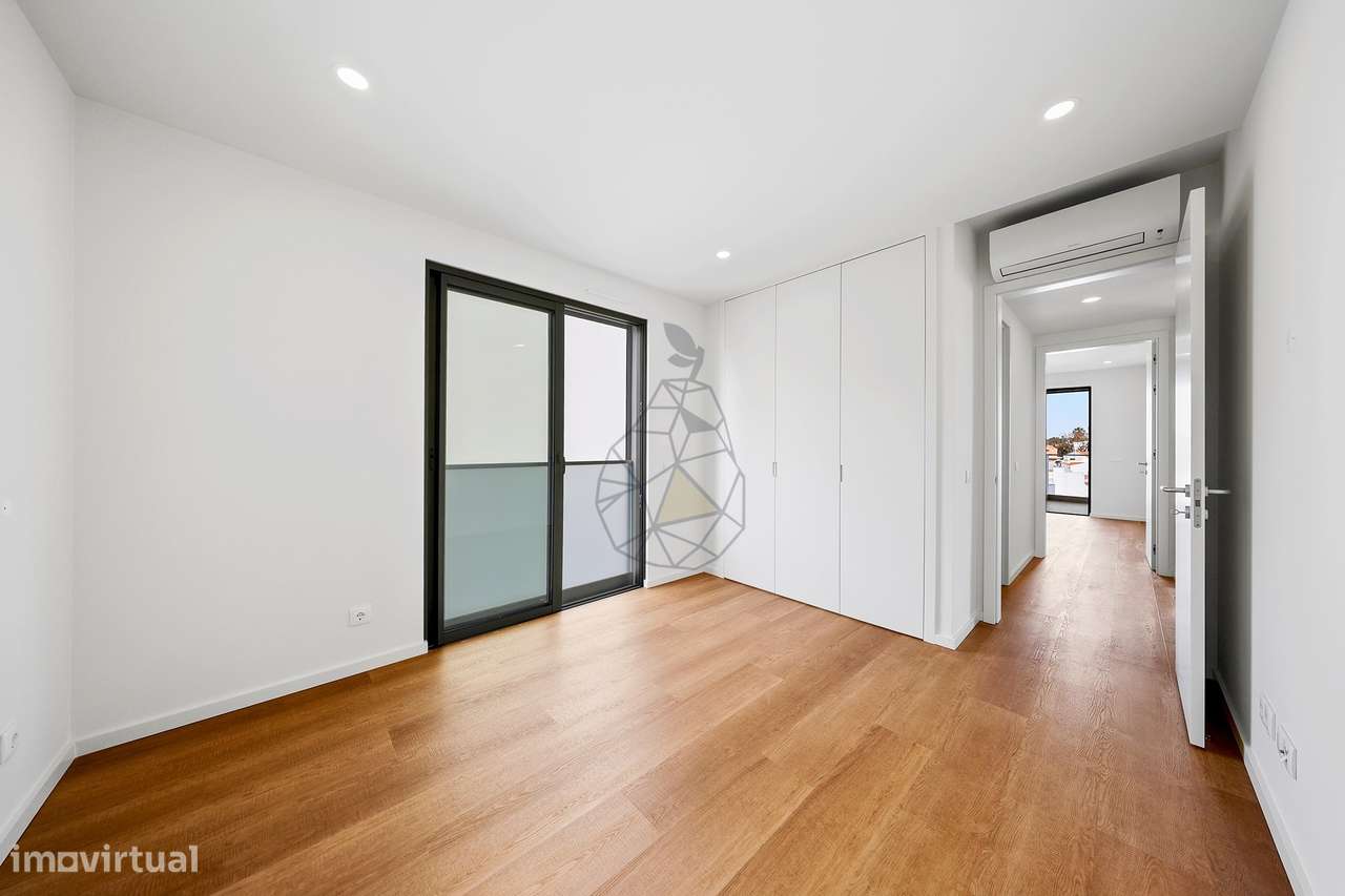 Apartamento com dois quartos , dois lugares de estacionamento e Piscin-27