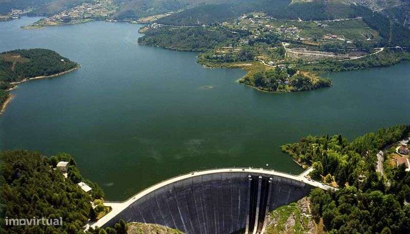 Moradia    composta por 3 pisos
cave, r/c , 1º A. - Grande imagem: 5/7