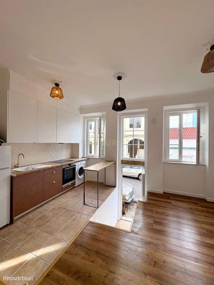 Moradia T1 Renovada, com Amplo Terraço, Sala/Cozinha em Open Space, na - Grande imagem: 5/13