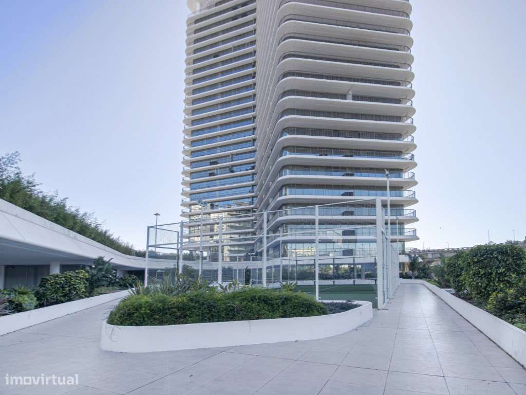 Apartamento T2 com varanda, estacionamento no Condomínio Infinity-30