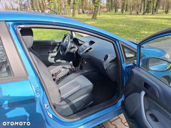 Ford Fiesta 1.25 Ghia - 11