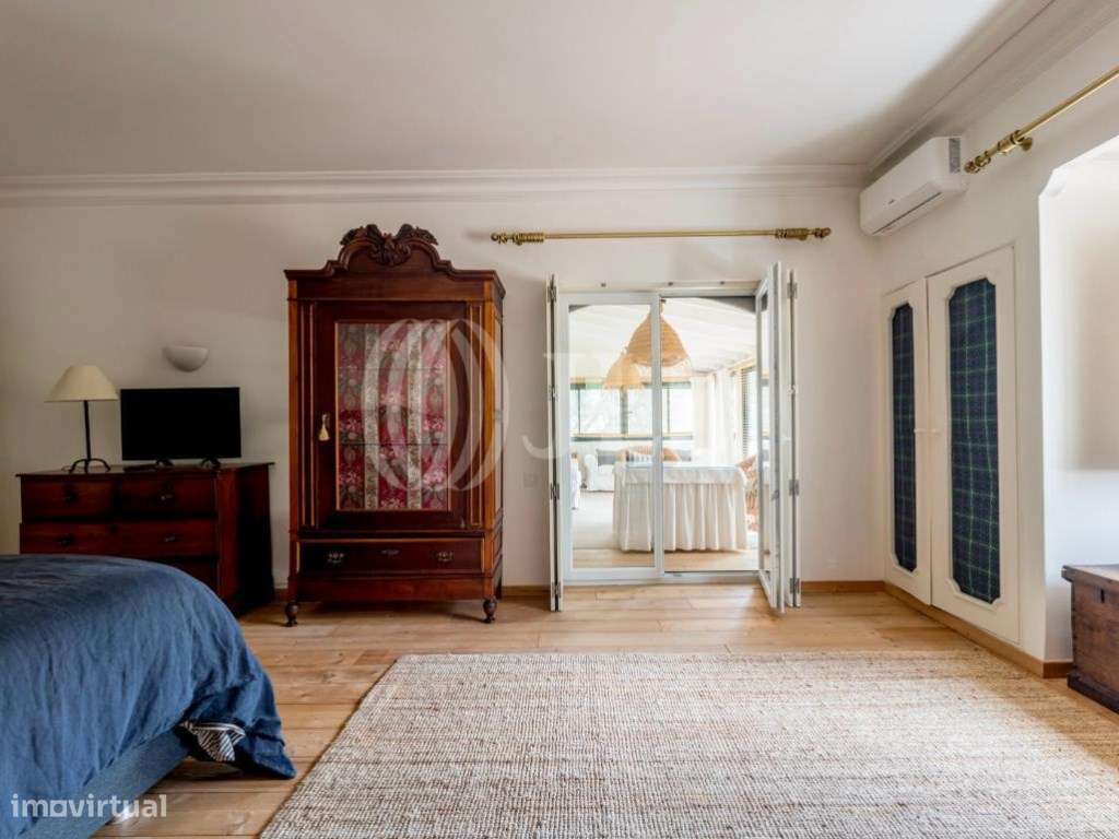 Moradia T6 com jardim e piscina no Estoril em Cascais-17